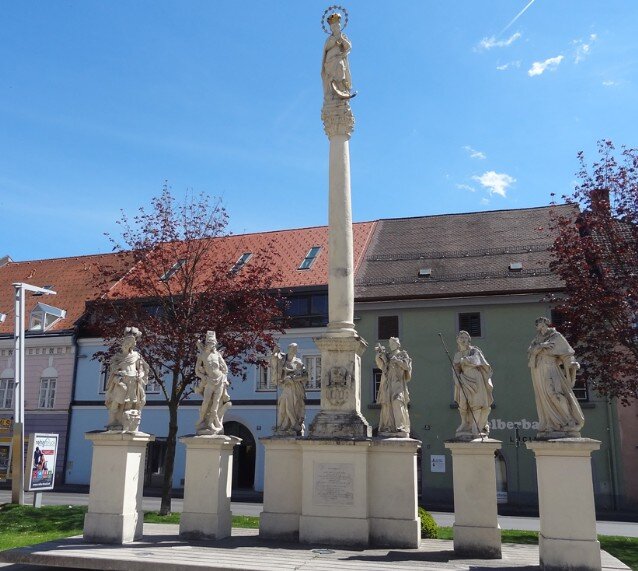 ariensäule Hauptplatz ariensäule Hauptplatz